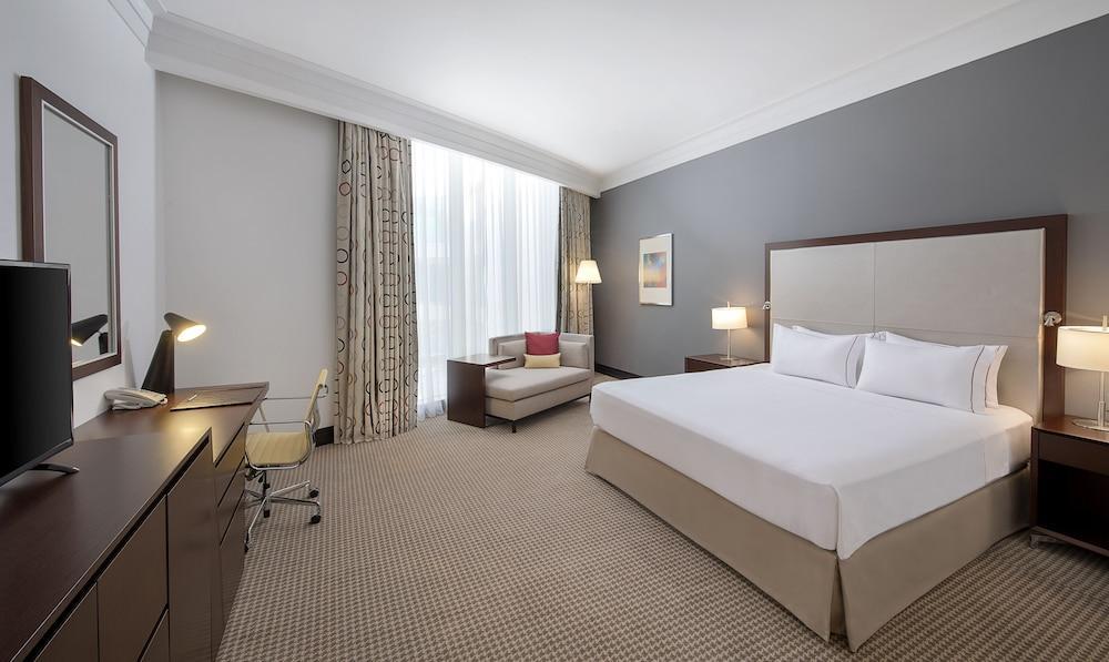 Doubletree By Hilton Doha - Al Sadd Hotel Ngoại thất bức ảnh A room at the Hilton London Heathrow