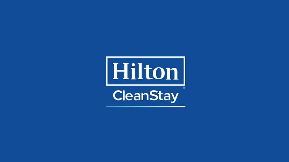 Doubletree By Hilton Doha - Al Sadd Hotel Ngoại thất bức ảnh Hilton CleanStay logo