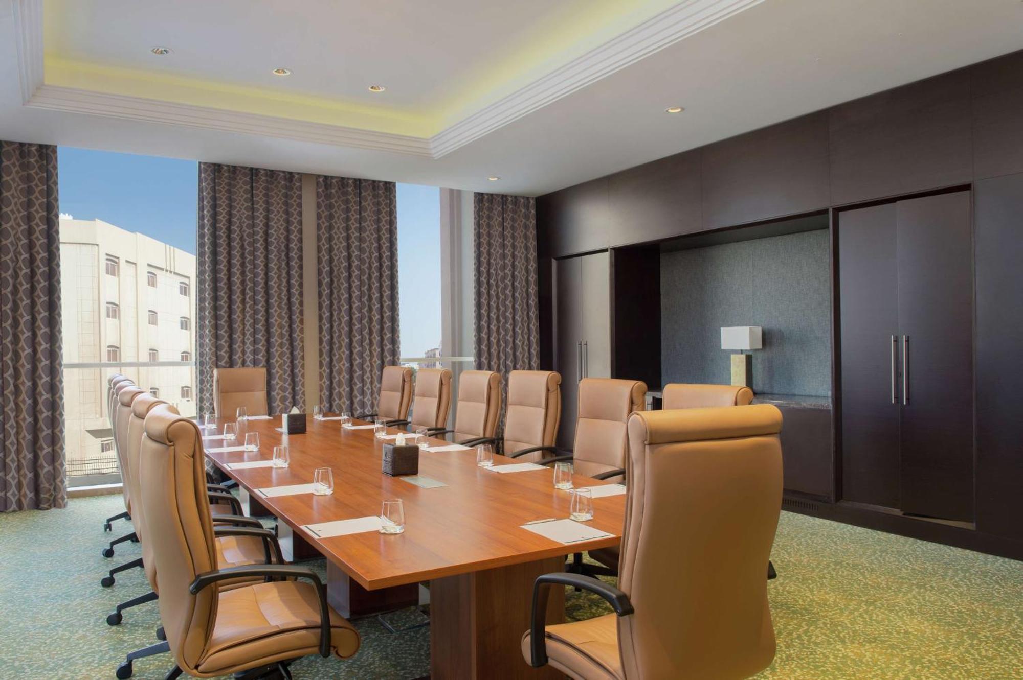 Doubletree By Hilton Doha - Al Sadd Hotel Ngoại thất bức ảnh Boardroom