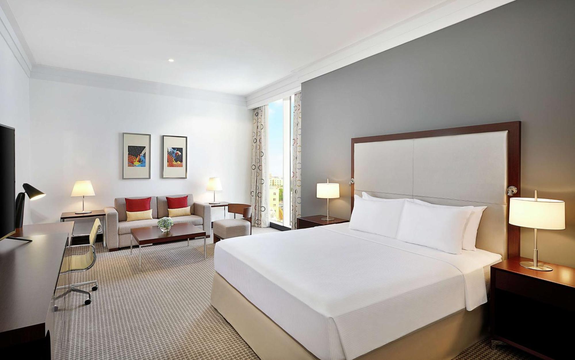 Doubletree By Hilton Doha - Al Sadd Hotel Ngoại thất bức ảnh A room at the hotel