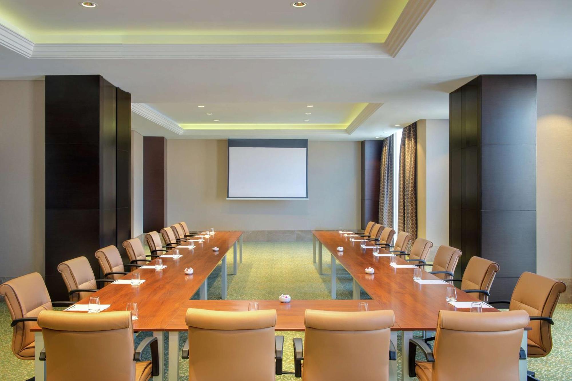 Doubletree By Hilton Doha - Al Sadd Hotel Ngoại thất bức ảnh Meeting room