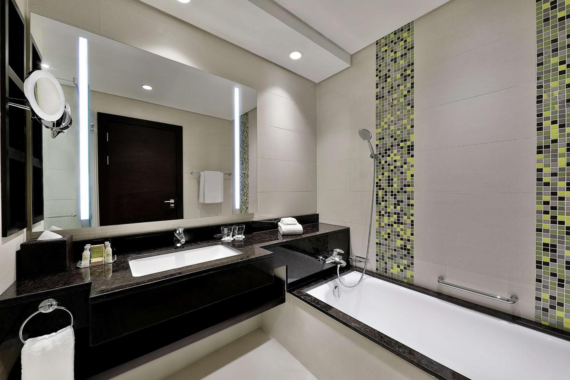 Doubletree By Hilton Doha - Al Sadd Hotel Ngoại thất bức ảnh Bathroom