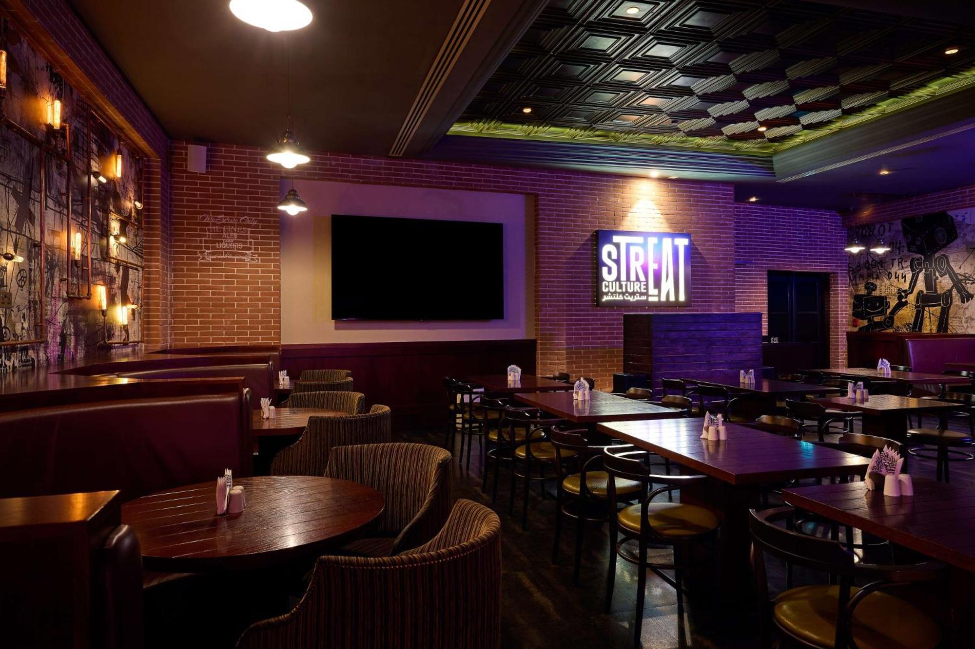 Doubletree By Hilton Doha - Al Sadd Hotel Ngoại thất bức ảnh The interior of Siren Records