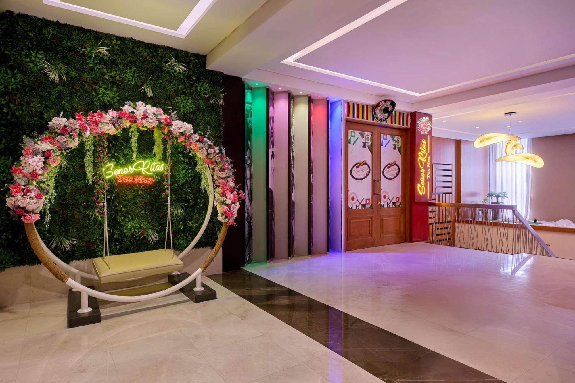 Doubletree By Hilton Doha - Al Sadd Hotel Ngoại thất bức ảnh The lobby of the hotel